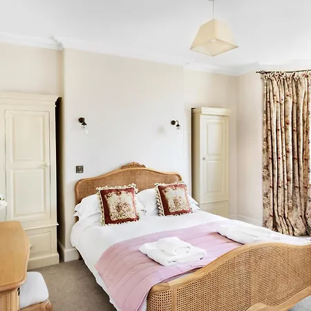 Milton House Leyburn